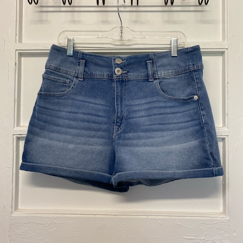 No Boundaries Double Button Denim Short stretchy with roll up edge Women's 17